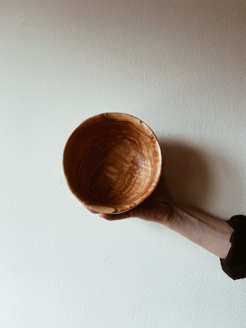 Centre de taula, amanidera de fusta d'olivera, bol fet a mà